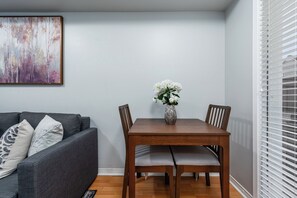 Dining - 4975 Southampton Drive (Mississauga)