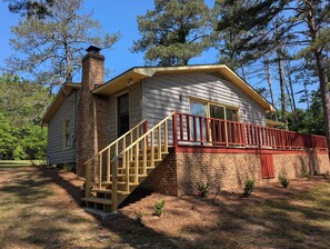 Exterior - Cheerful cozy lake retreat - Newly Renovated in 2025 - New Floors and New HVAC (Dudley)