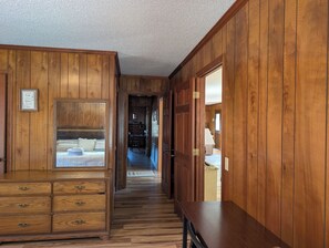 2 camere, una scrivania, ferro/asse da stiro, Wi-Fi gratuito