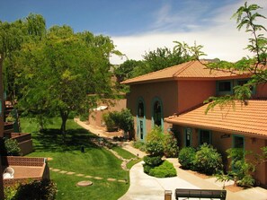 Property grounds - Cozy 1BR Townhouse w/ Balcony & Fireplace (Sedona)