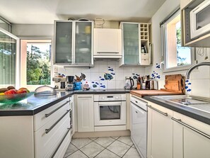 Fridge, microwave, oven, dishwasher