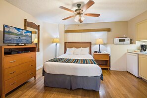 Free WiFi, bed sheets - Cozy Studio Hotel Stay w/ Resort Amenities (Lahaina)