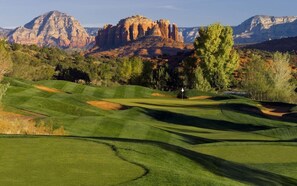 Golf - Scenic 2BR Sedona Retreat w/ Balcony & Pool (Sedona)