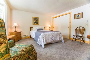 2 bedrooms, iron/ironing board, travel crib, free WiFi