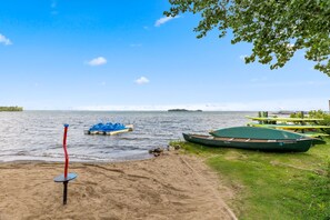 Beach nearby - Cozy 1BR Condo w/ Balcony & Fireplace (Breezy Point)