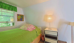 2 bedrooms, travel crib