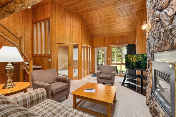 Televisie en een open haard