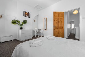 2 Schlafzimmer, Schreibtisch, Bügeleisen/Bügelbrett, WLAN