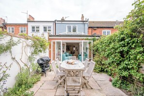 Outdoor dining - 207 High Street, Aldeburgh (Aldeburgh)