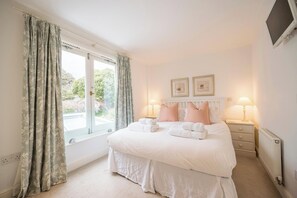 3 bedrooms, iron/ironing board, travel cot, WiFi - 207 High Street, Aldeburgh (Aldeburgh)