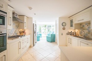 Refrigerador, microondas, horno, lavavajillas