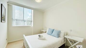 3 bedrooms, iron/ironing board, WiFi, bed sheets