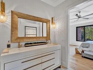 5 chambres, fer et planche à repasser, Wi-Fi gratuit, draps fournis