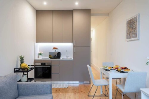 Cozy & Bright Flat by Host Wise