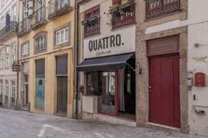Exterior detail - Luxurious Decor Studio | Clérigos by HostWise (Porto)