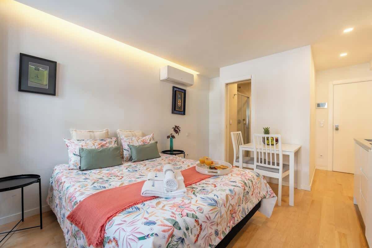 1 bedroom, travel crib, WiFi, bed sheets