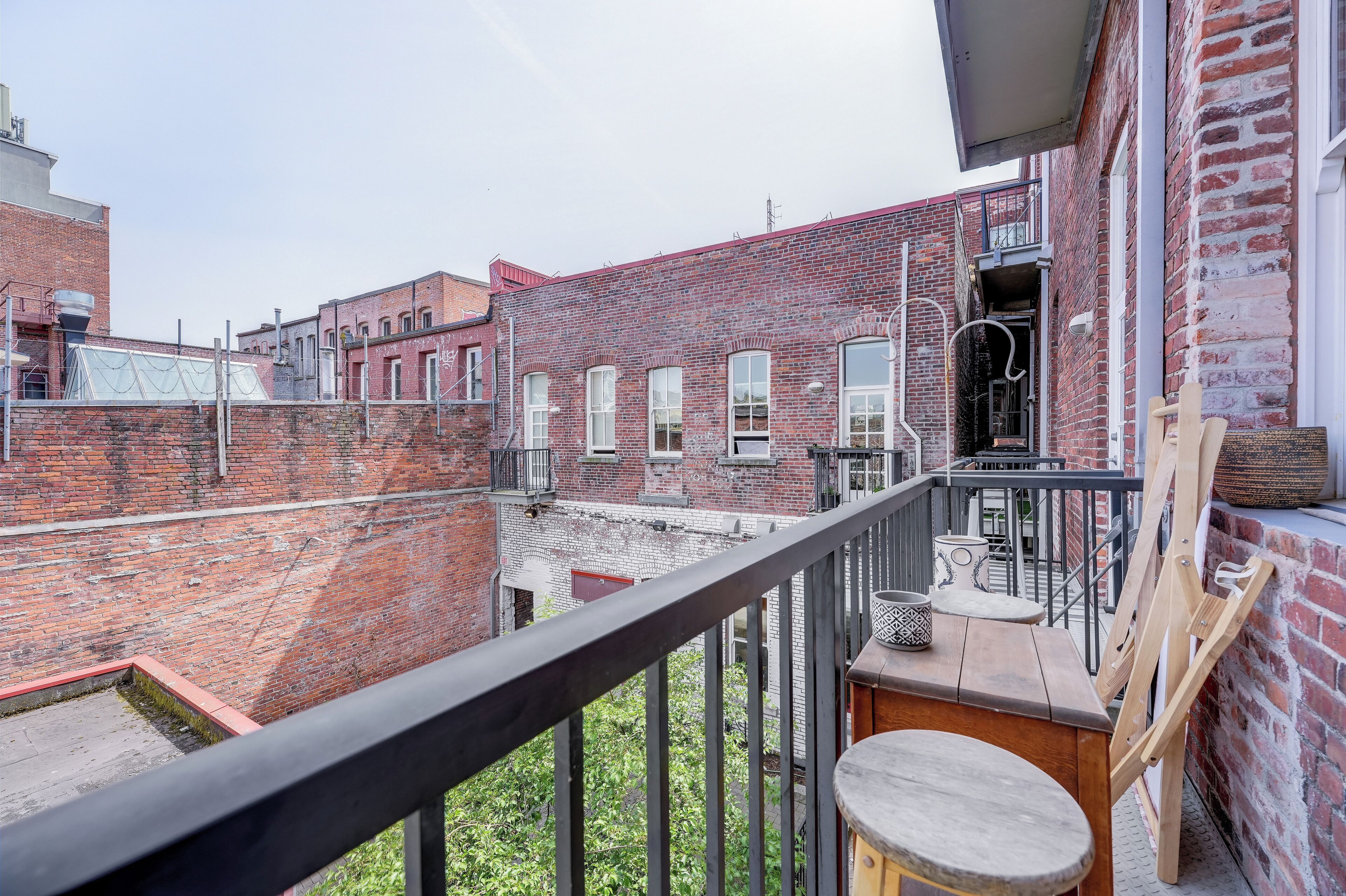 المنطقة المحيطة بالمنشأة