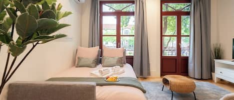 1 slaapkamer, een strijkplank/strijkijzer, gratis wifi, beddengoed