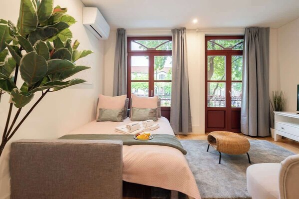 1 habitación, tabla de planchar con plancha, wifi gratis y ropa de cama 