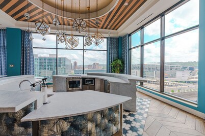 Cozy Apartment in Charming Cincinnati with fitness room, WiFi, AC