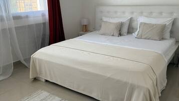 2 habitaciones, tabla de planchar con plancha, wifi y ropa de cama