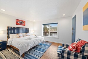 5 dormitorios, tabla de planchar con plancha, cuna de viaje