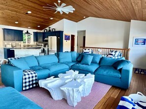Smart TV, fireplace, video games, books - The Boathouse Large Modern Renovated Waterfront Home with Decks and Docks (Coeur d'Alene)