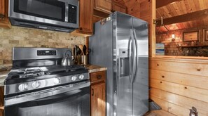 Refrigerador, microondas, horno, placa de cocina