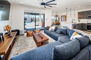 Smart TV, fireplace, table tennis