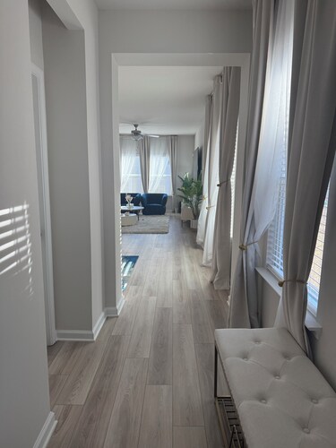 Charming 3-bedroom townhome with loft, WiFi and AC in peaceful Lawrenceville