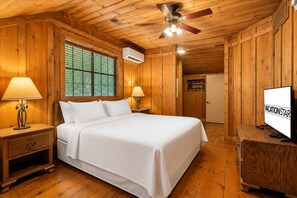 3 bedrooms, iron/ironing board, free WiFi, bed sheets - Spacious Cabin at Green Mountain | Pools, Hot Tub, Near Strip, Dogs Welcome! (Branson)