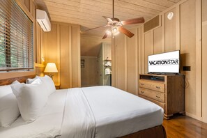 2 bedrooms, iron/ironing board, free WiFi, bed sheets - Summer-Ready 2BR Cabin | Pools + Prime Location + Dogs Welcome (Branson)