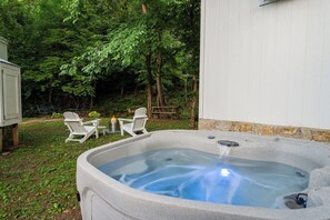 Bañera de hidromasaje al aire libre