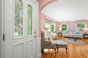 TV - Family & Pet-Friendly Cape Escape Near Beach (Hyannis)