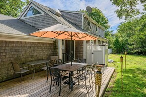 Outdoor dining - Family & Pet-Friendly Cape Escape Near Beach (Hyannis)
