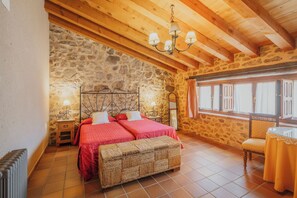 4 habitaciones, tabla de planchar con plancha y wifi gratis