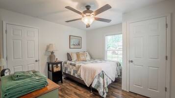 2 bedrooms, travel crib, free WiFi, bed sheets