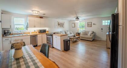 The Bird House – Charming Downtown Lebanon Stay, Pets Welcome!