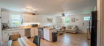 The Bird House – Charming Downtown Lebanon Stay, Pets Welcome!