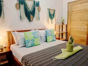 Estudio básico, vista al jardín | Ropa de cama de alta calidad, edredón y camas Select Comfort 