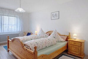 2 bedrooms, iron/ironing board, free WiFi, bed sheets