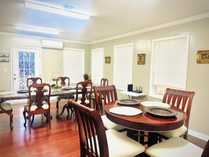 Dining - Spacious and Comfortable House (Charlotte)