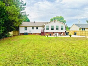 Exterior - Spacious and Comfortable House (Charlotte)