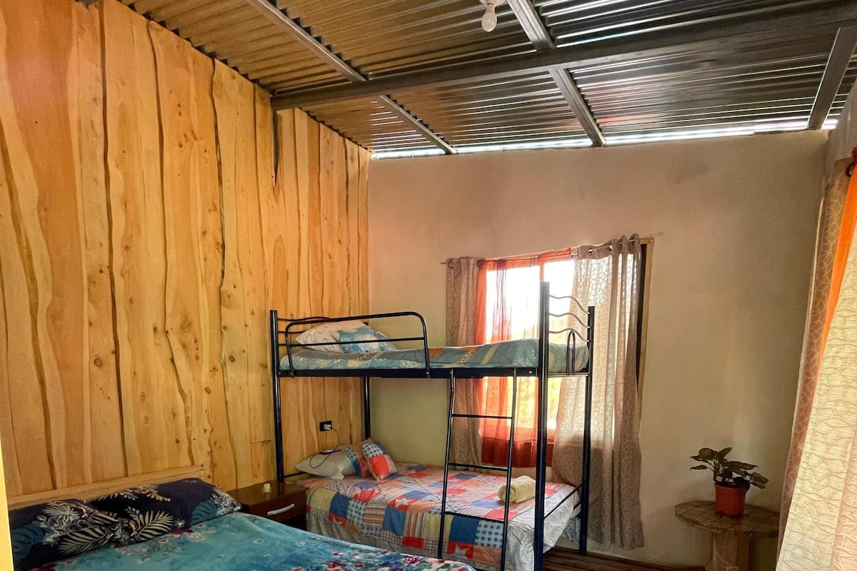 Chambre Familiale, patio, vue cour intérieure | Wi-Fi gratuit