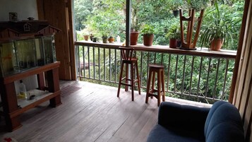 Towels, soap, shampoo, toilet paper