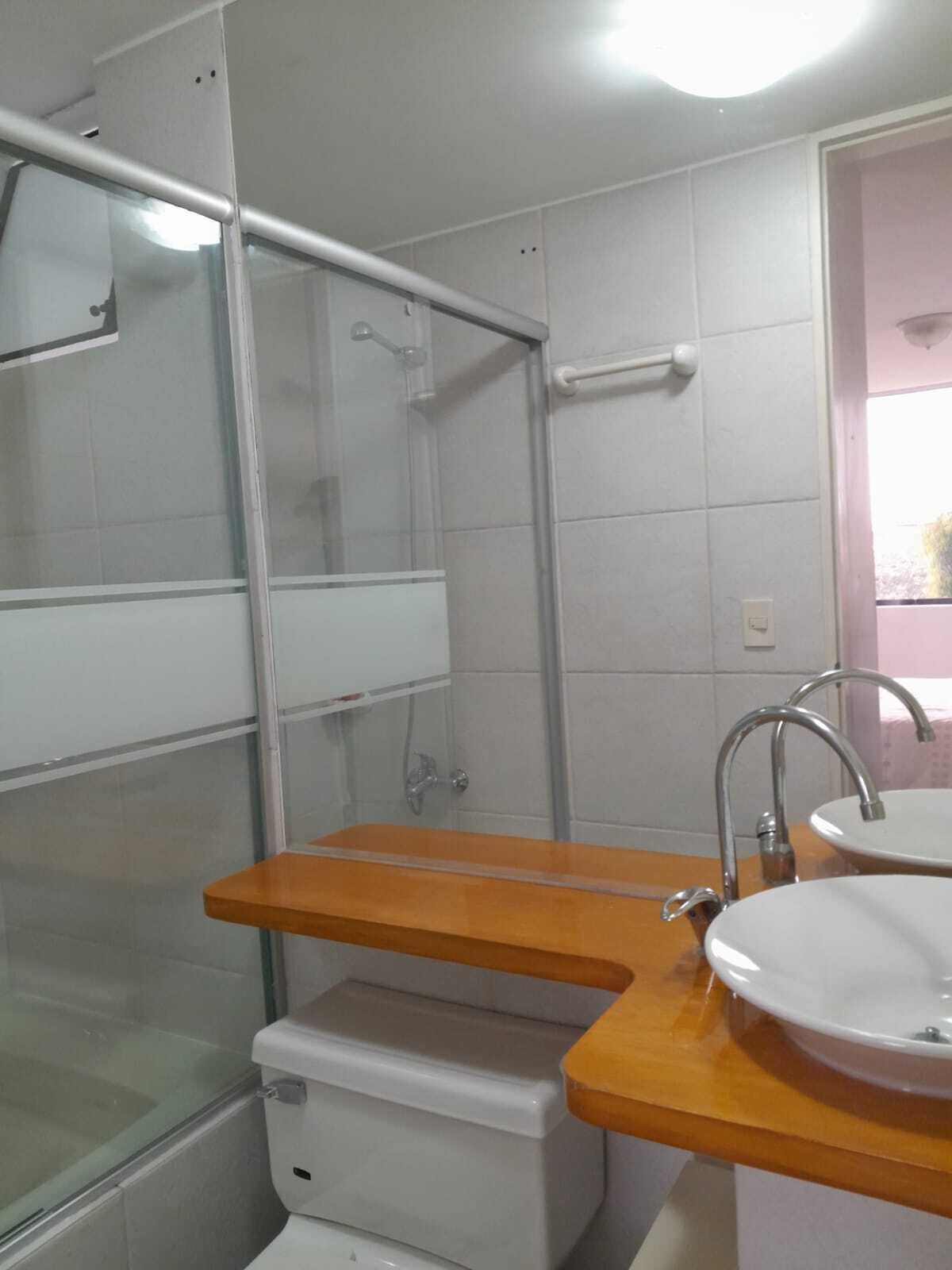 Serviettes fournies, savon, papier toilette