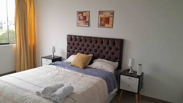 3 chambres, fer et planche à repasser, Wi-Fi, draps fournis