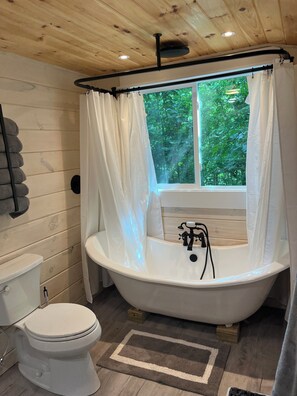 シャワー、ヘアドライヤー、タオル