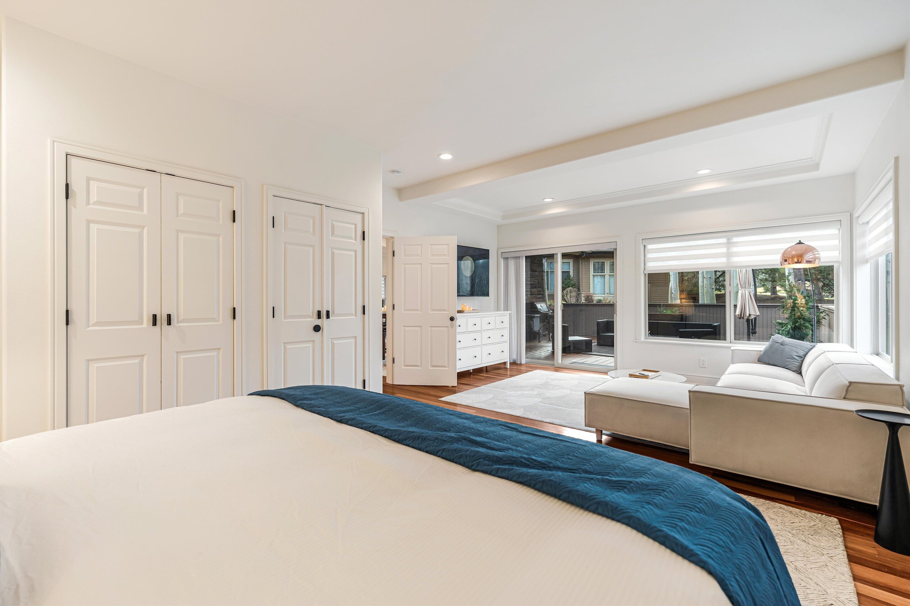 Skrivebord, strykejern/-brett, wi-fi (inkludert) og sengetøy