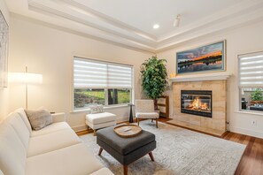 Smart-TV, peis og bøker